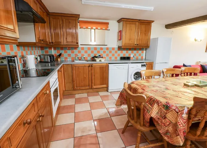 Dovecote بيت للعطل ويتبي